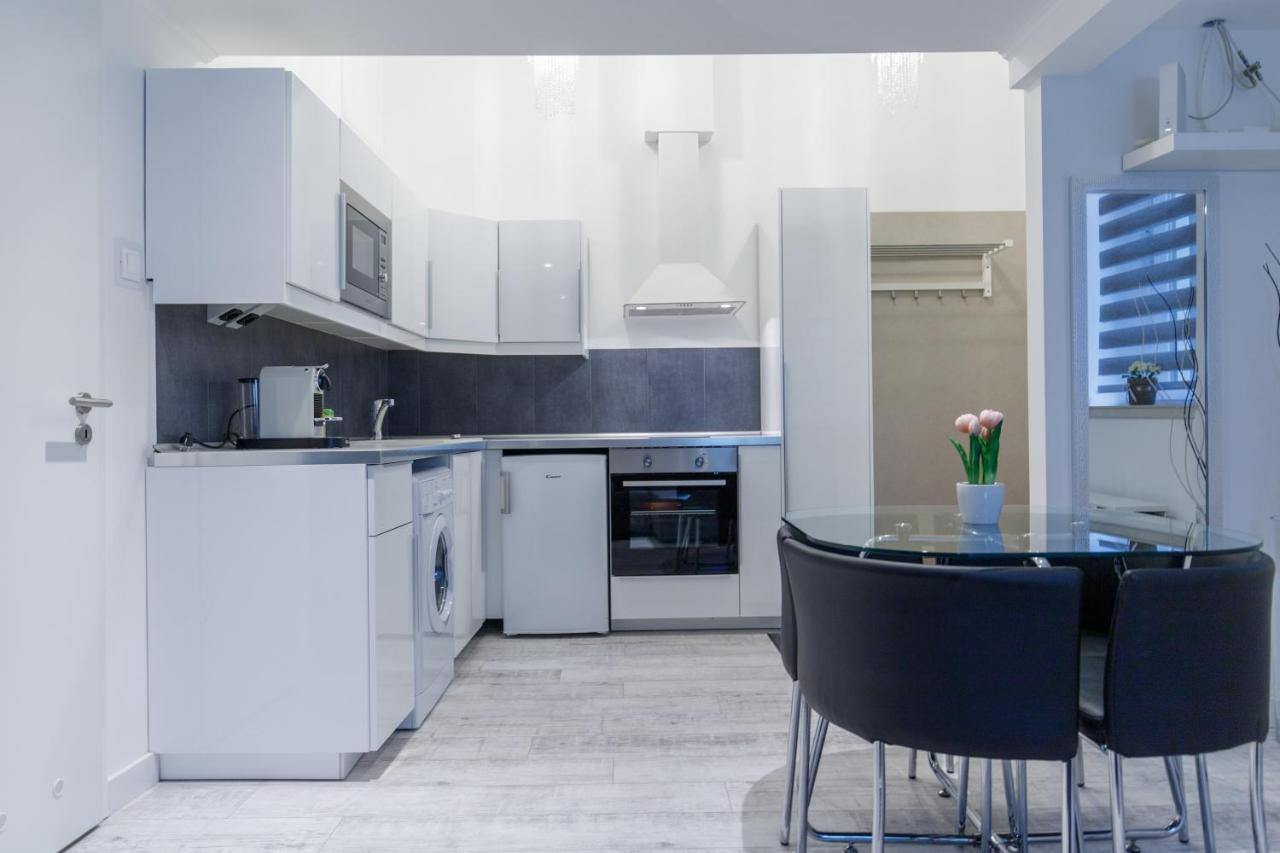 Sleek Minimalist Studio At Inner City Budapest Eksteriør bilde