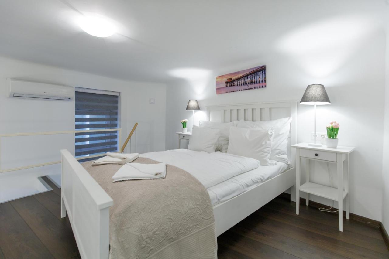 Sleek Minimalist Studio At Inner City Budapest Eksteriør bilde