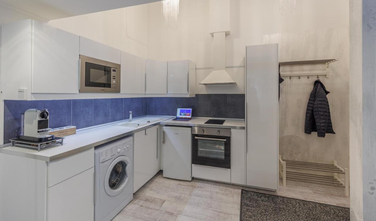 Sleek Minimalist Studio At Inner City Budapest Eksteriør bilde