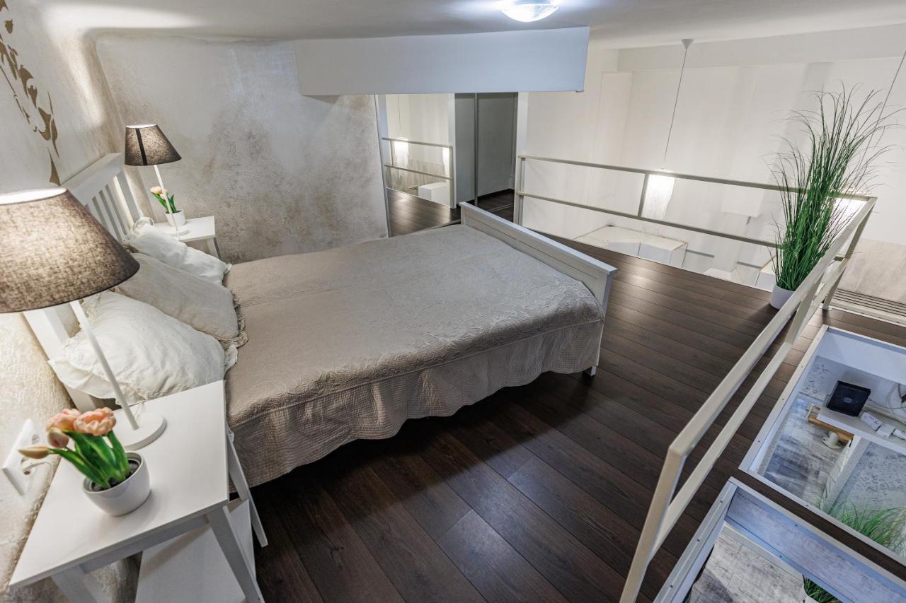 Sleek Minimalist Studio At Inner City Budapest Eksteriør bilde