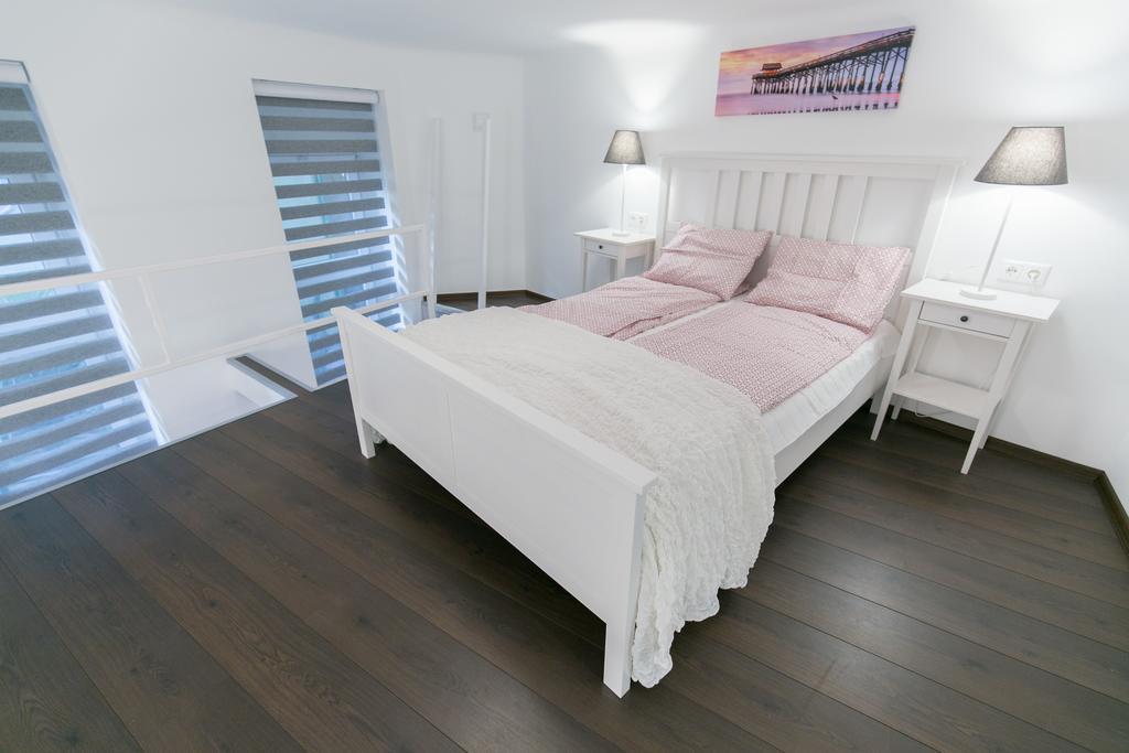 Sleek Minimalist Studio At Inner City Budapest Eksteriør bilde
