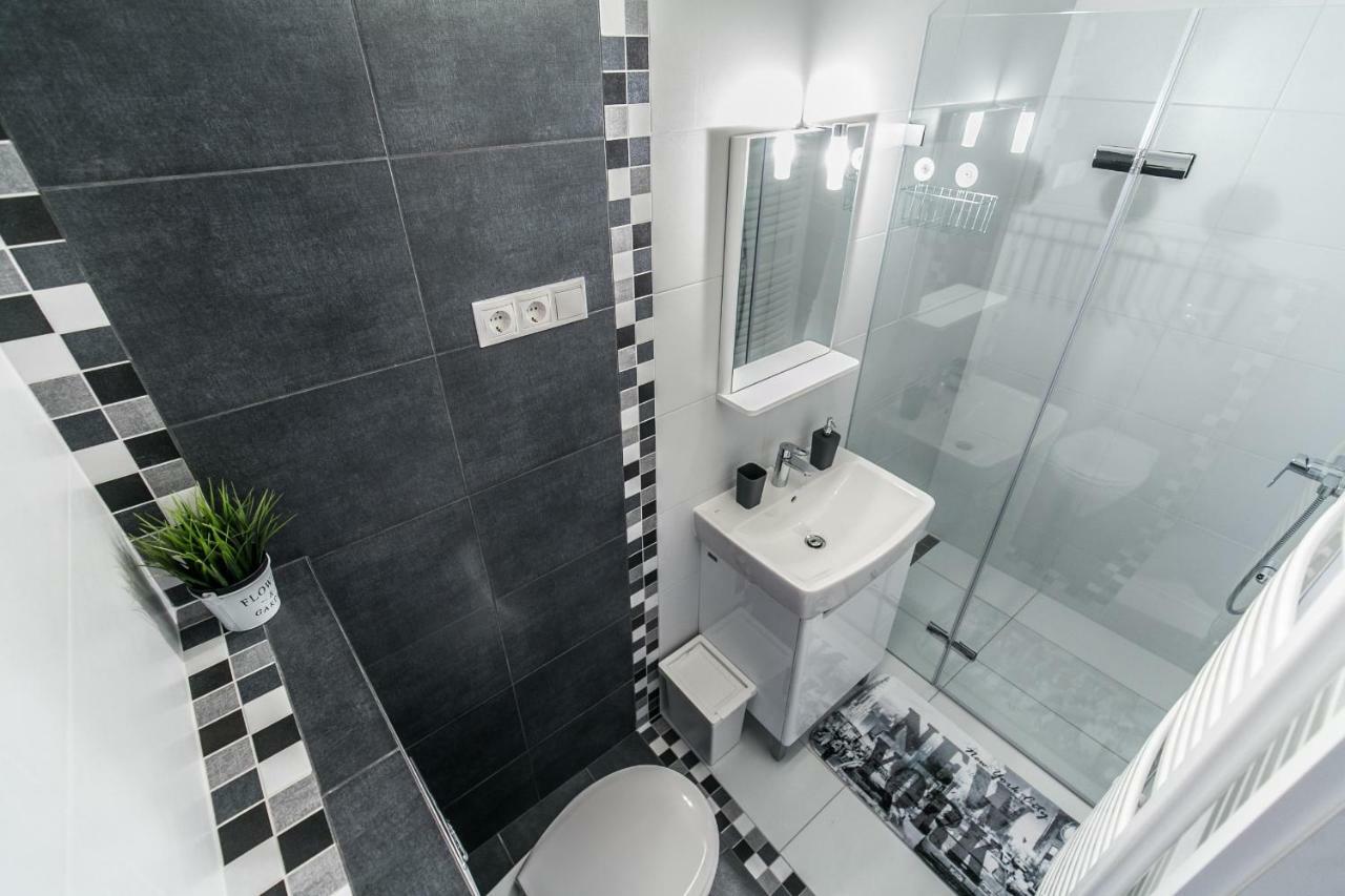 Sleek Minimalist Studio At Inner City Budapest Eksteriør bilde