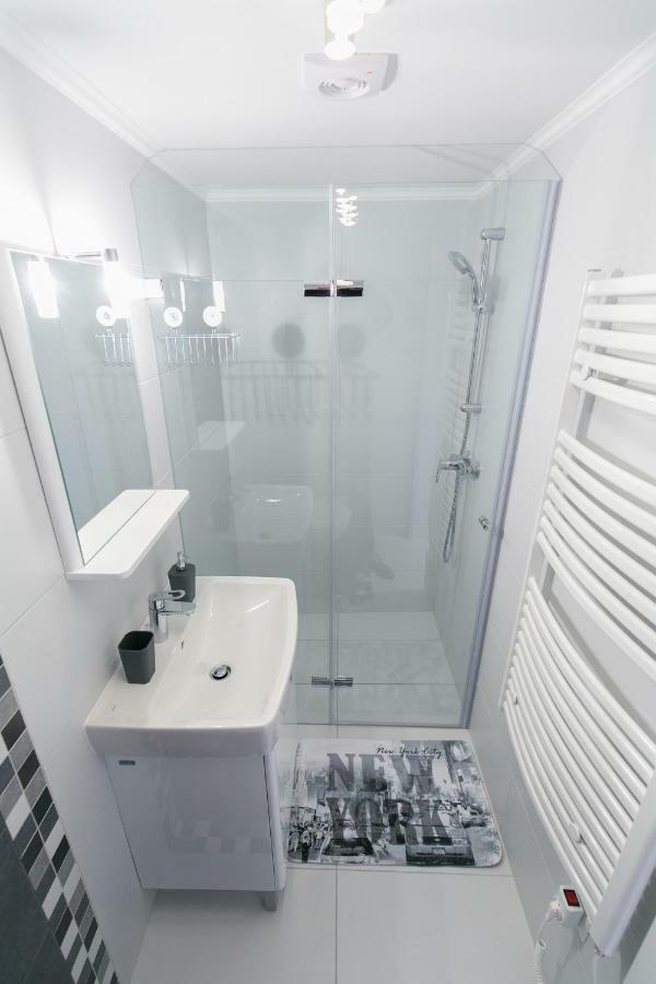 Sleek Minimalist Studio At Inner City Budapest Eksteriør bilde